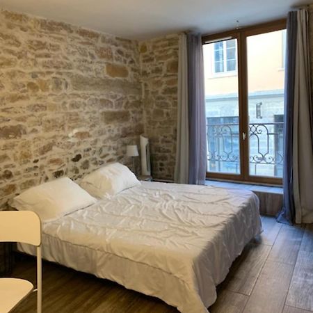 Studio With Exposed Stone Vieux Lyon Extérieur photo