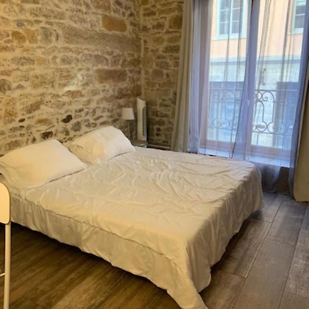 Studio With Exposed Stone Vieux Lyon Extérieur photo