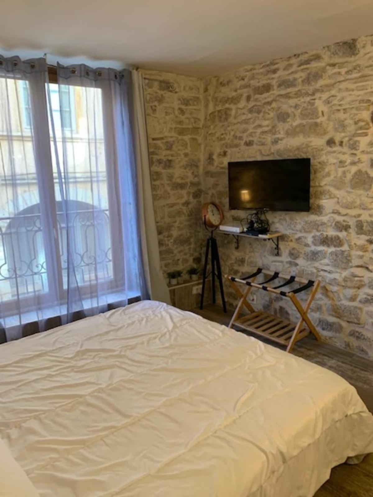 Studio With Exposed Stone Vieux Lyon Extérieur photo