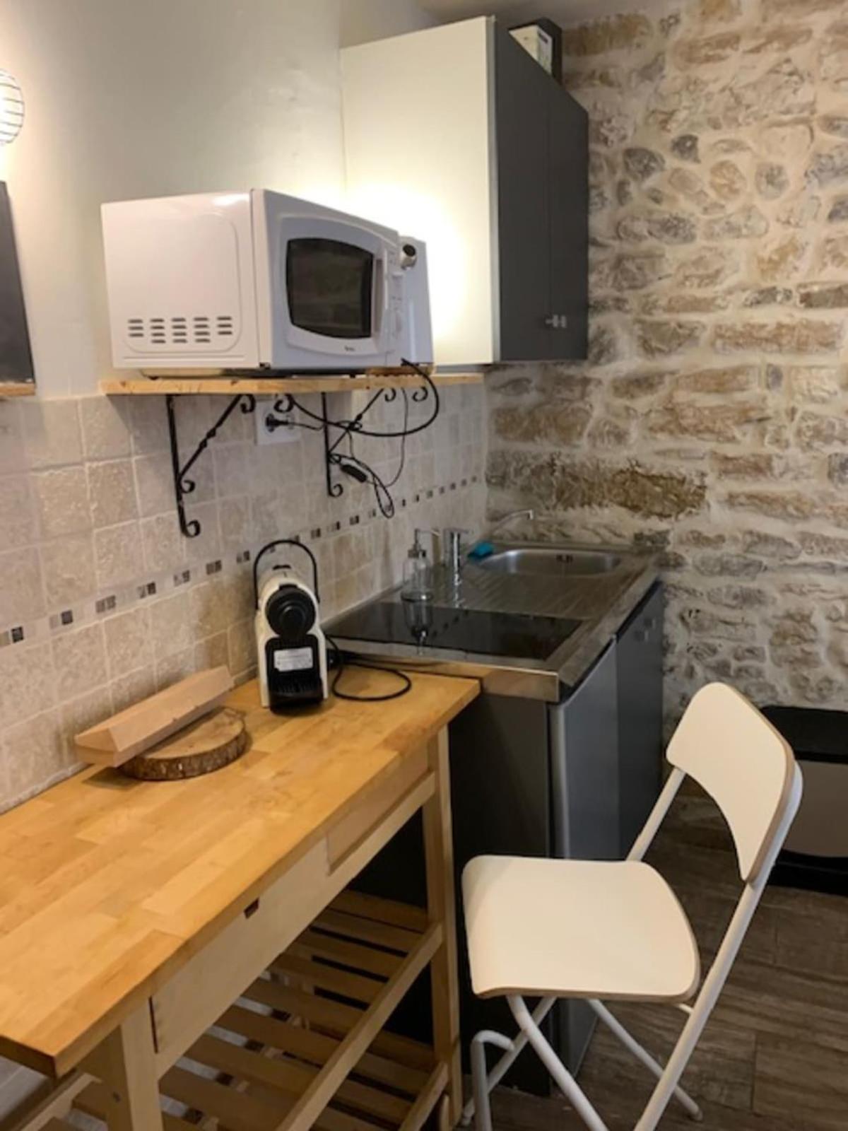 Studio With Exposed Stone Vieux Lyon Extérieur photo