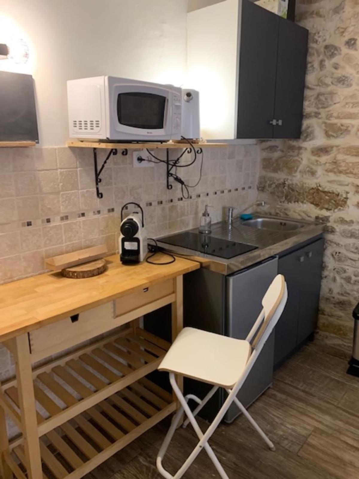 Studio With Exposed Stone Vieux Lyon Extérieur photo